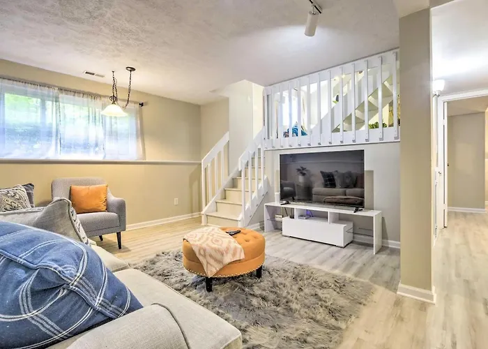Charming Three Bedroom Home With King Bed And Fire Pit