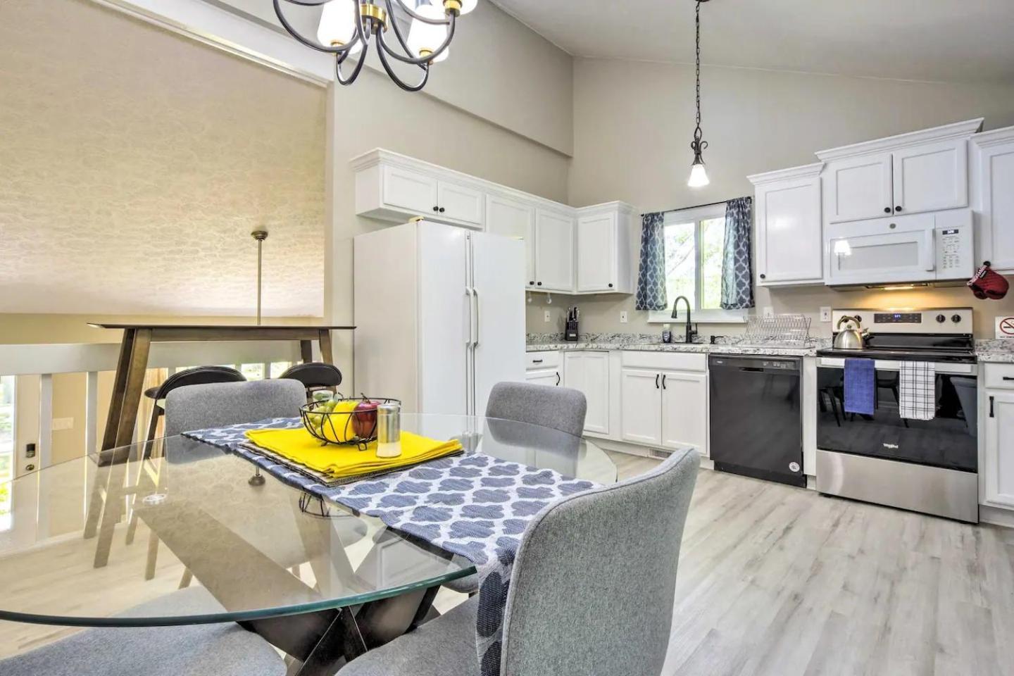 Charming Three Bedroom With King Bed And Fire Pit Holiday home Raleigh