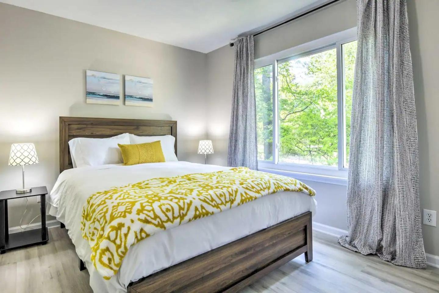 Charming Three Bedroom With King Bed And Fire Pit Raleigh